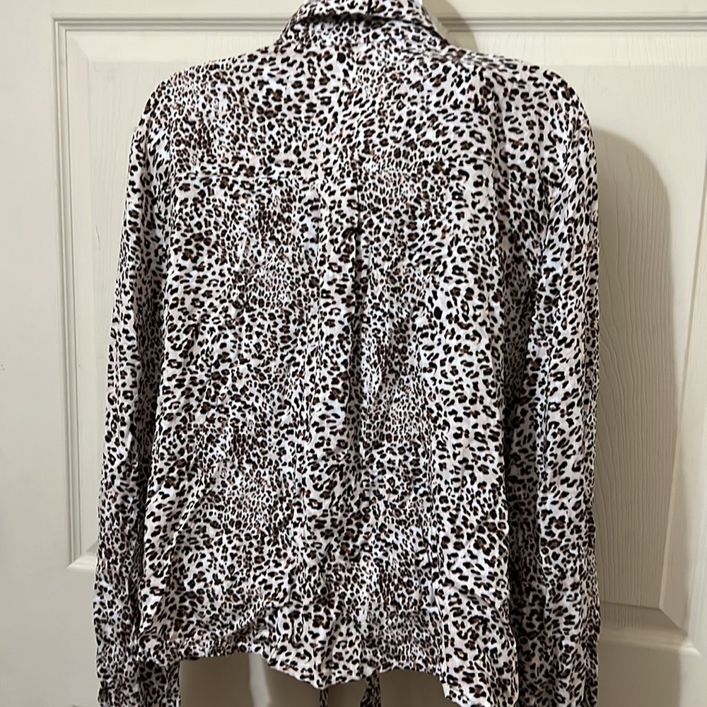 Cheetah print long sleeve blouse NWT - Picture 6 of 7